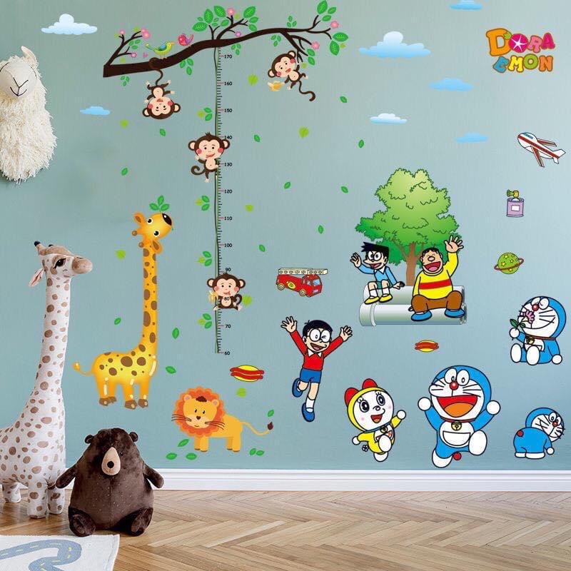 Decal dán tường cho bé thước đo hươu cao cổ và doremon