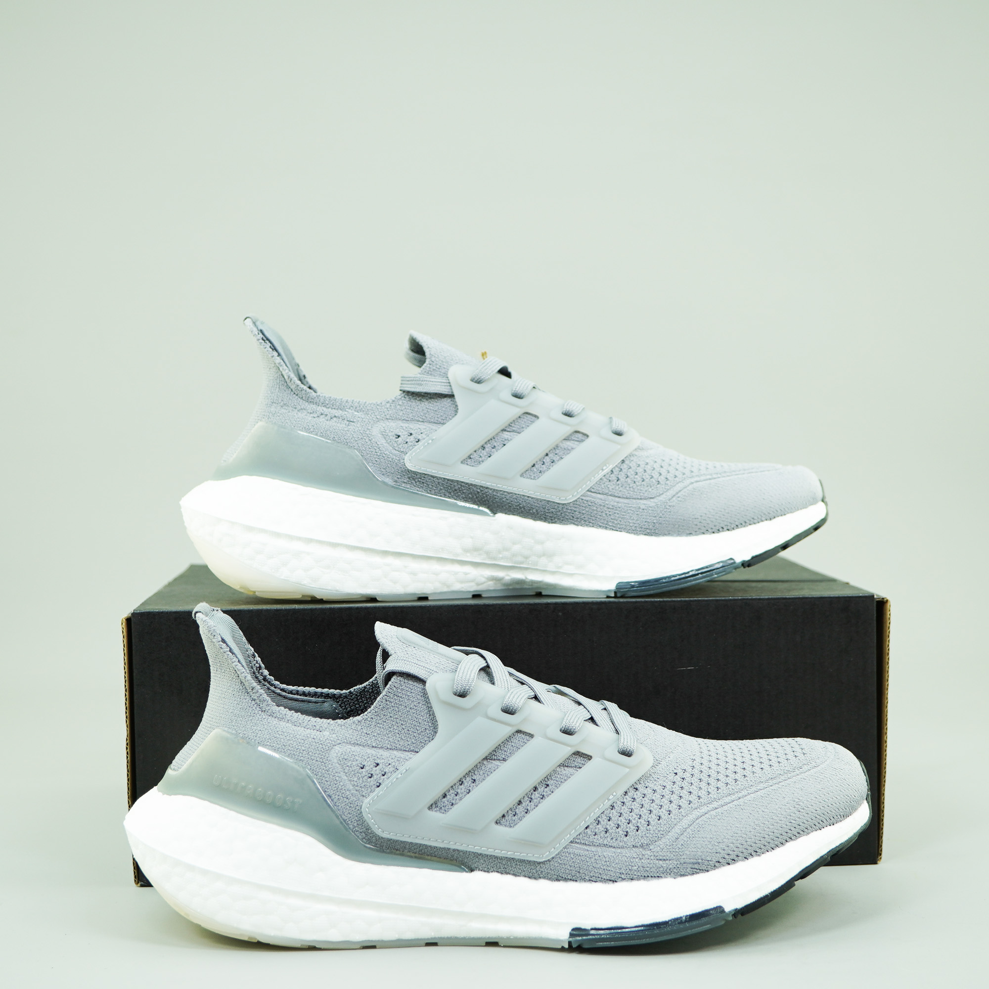 Giày running Ultra Boost 2021 Xám