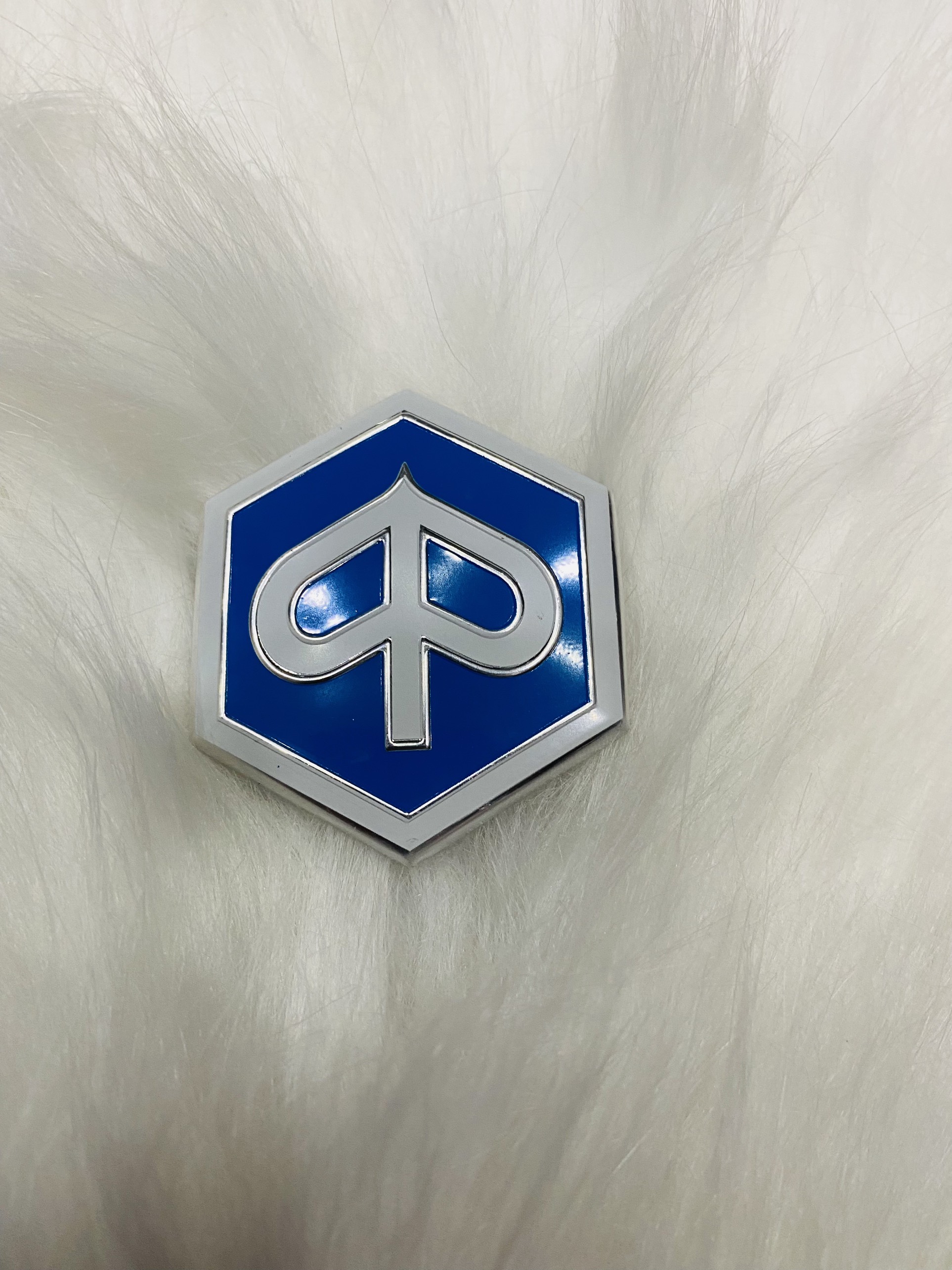 Logo gắn mặt nạ xe Liberty Piaggio zin thái siêu nét
