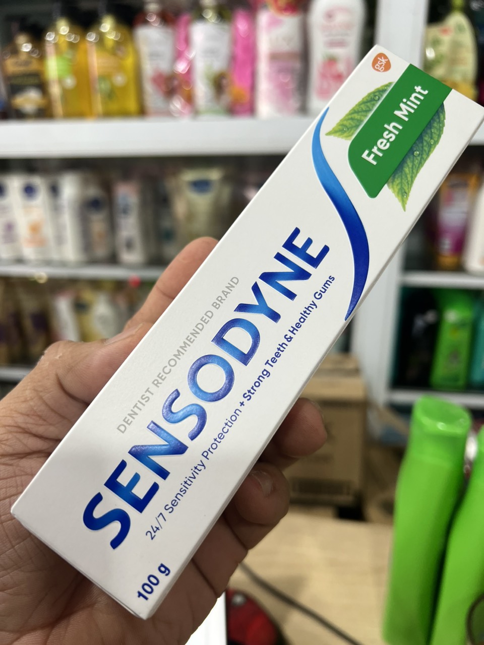 Kem đánh răng Sensodyne Fresh Mint giảm ê buốt 24/7 100g