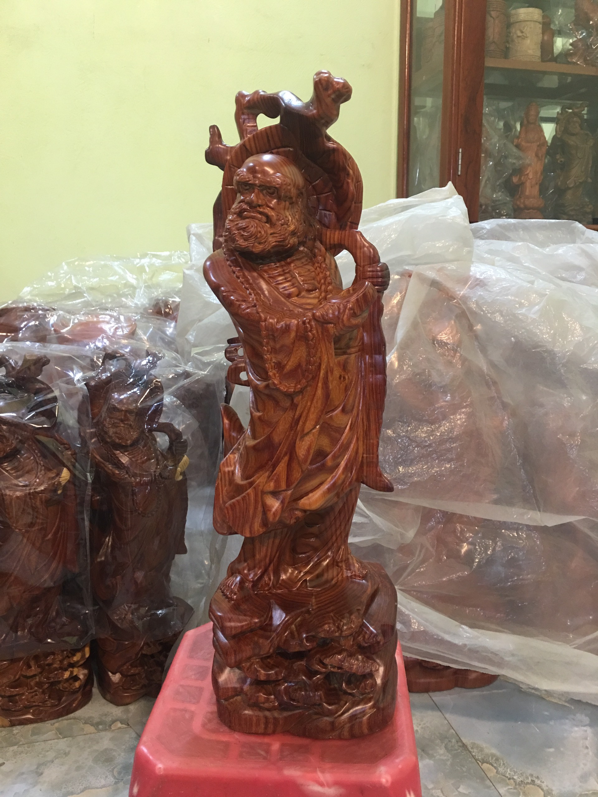 Tượng Đạt Ma Qúa Hải Gỗ Hương