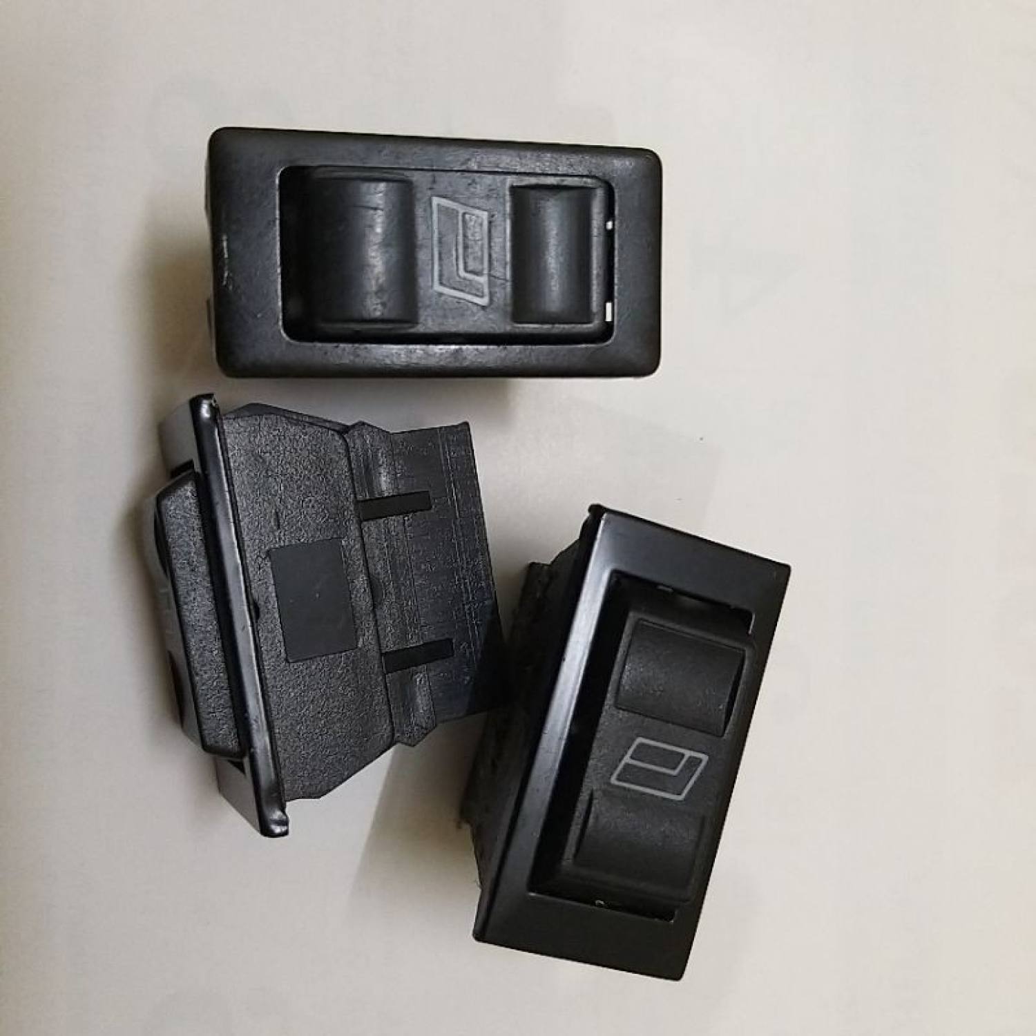 công tắc nâng hạ kính xe hơi
