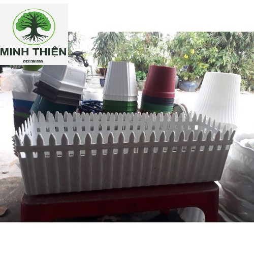 [HCM]Chậu Hoa Nhựa Hàng Rào 30cm x12cm x 11cm
