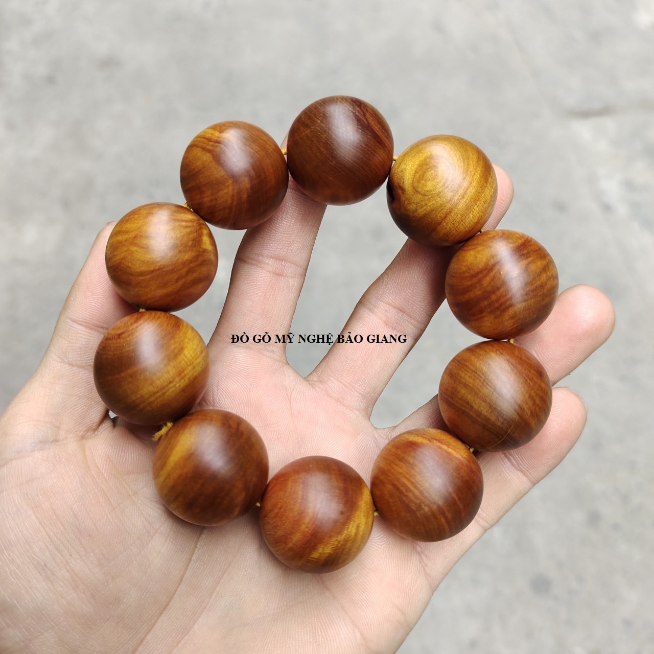 Vòng tay gỗ bách xanh mùi thơm dễ chịu 25ly