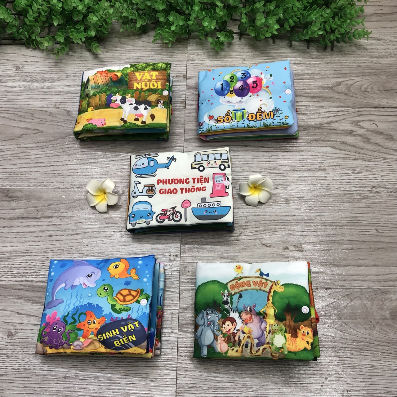 Đồ chơi sách vải cho bé giúp bé phát triển tư duy