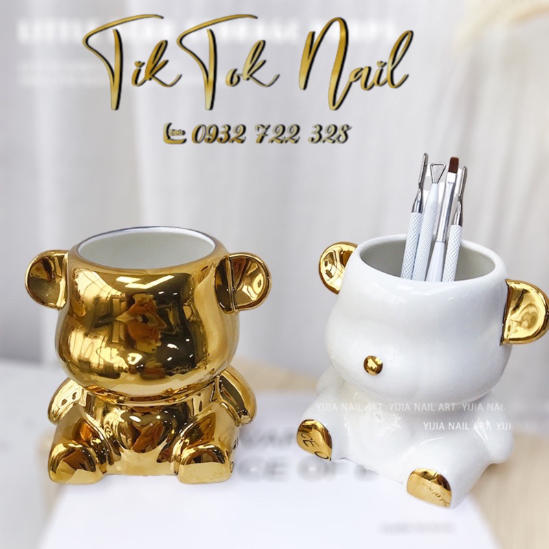 Ly con gấu dựng cọ