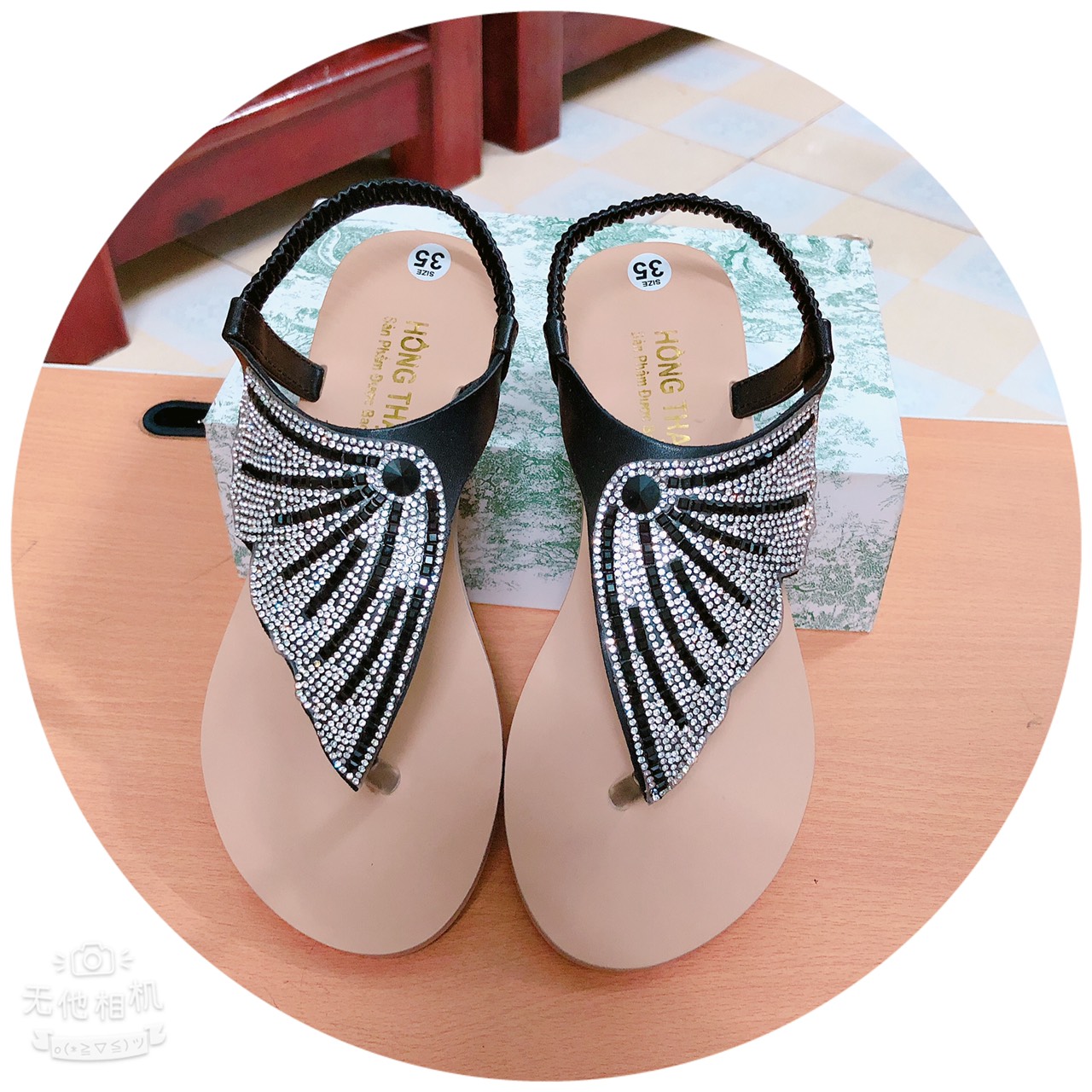SANDAL HÌNH BƯỚM QUAI ĐÍNH ĐÁ  MÀU ĐEN