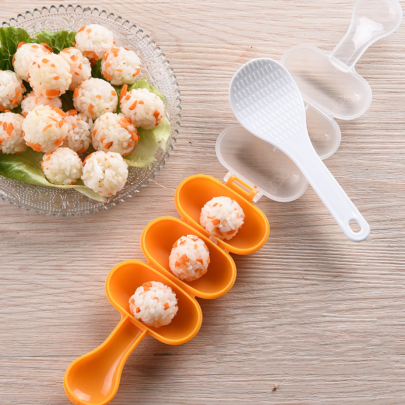 Rice shake set with rice balls filled with spoons