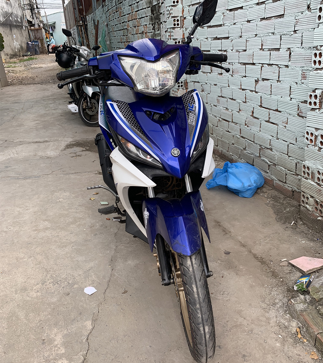 Tem exciter 135 LC xanh trắng