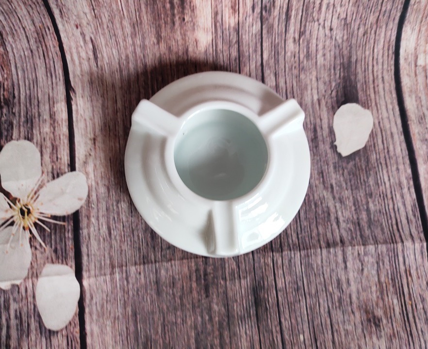 Gạt tàn sứ Bát Tràng, loại 3 chấu đơn