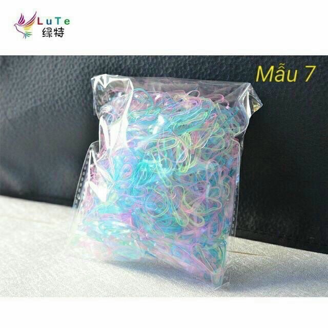 Thun cột tóc cho bé