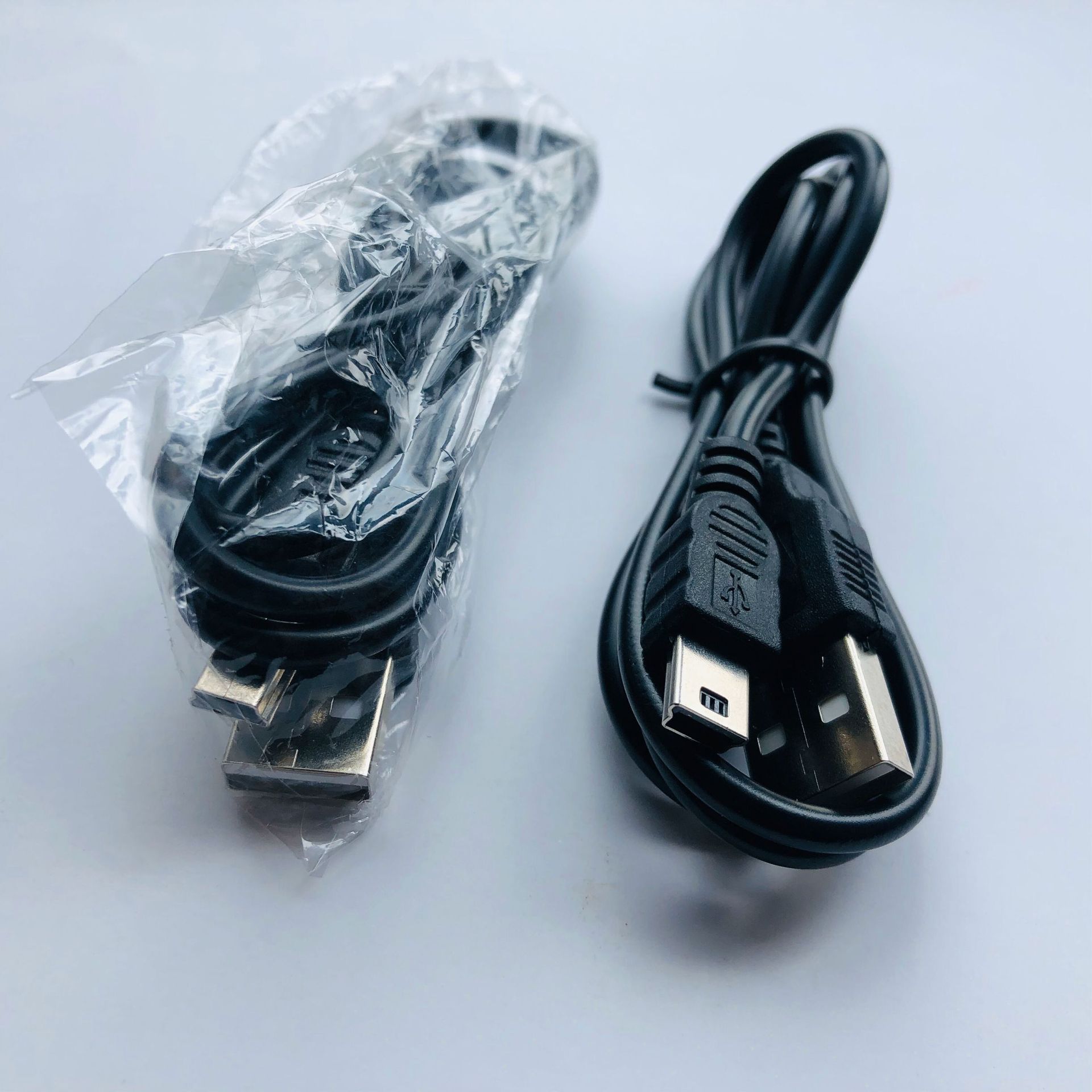 Cáp sạc chân cắm V3