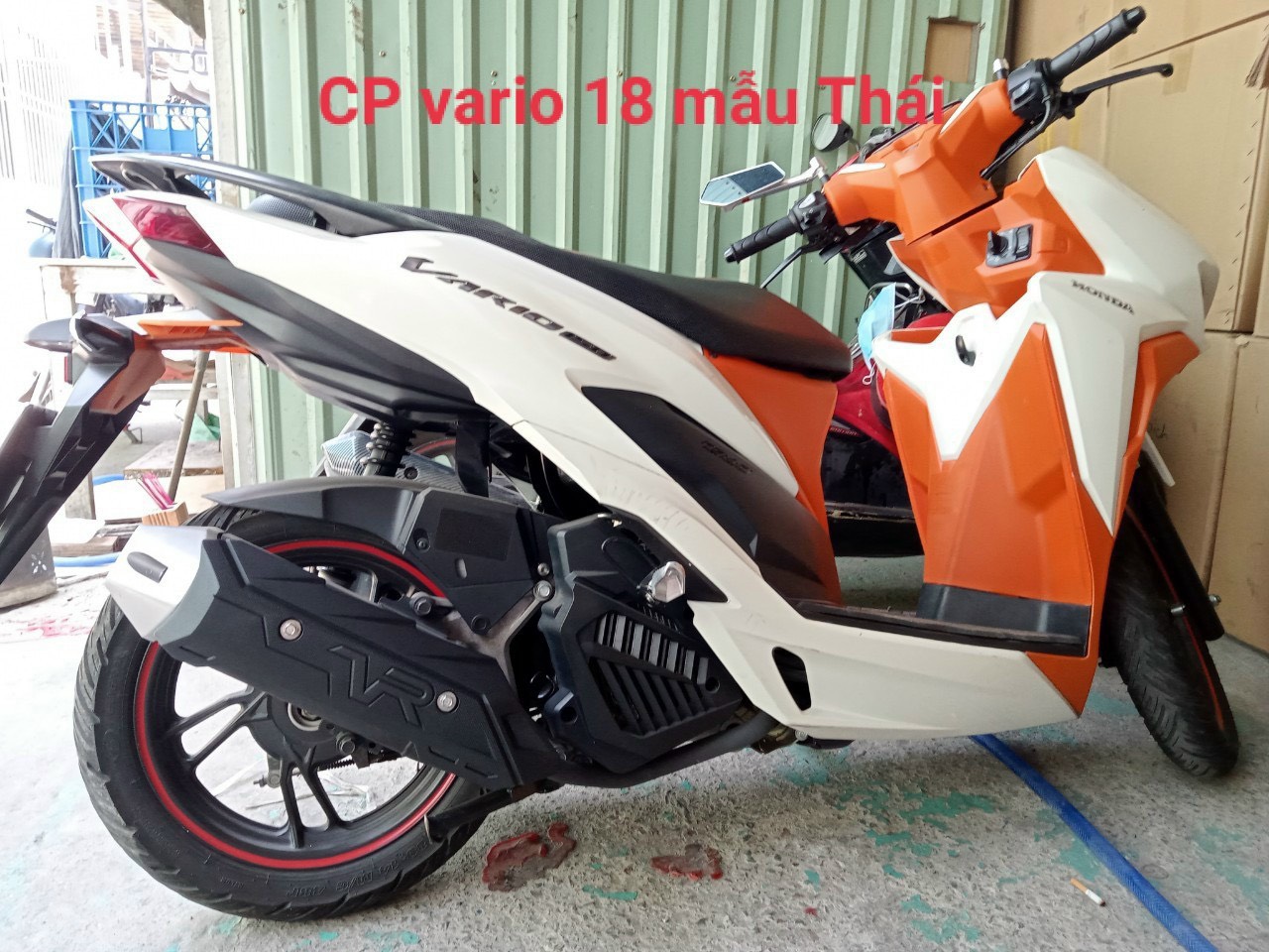 ốp pô xe VARIO đời 2018 kiểu THÁI màu đen mờ