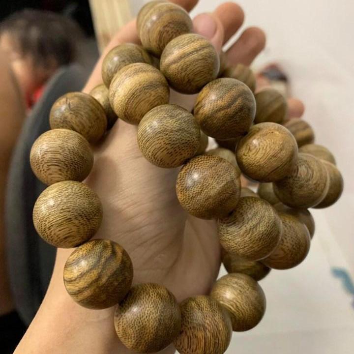 Vòng đeo tay gỗ trầm hương tự nhiên Việt Nam quầng dầu siêu Vip 18 ly - Kèm hộp đựng cao cấp