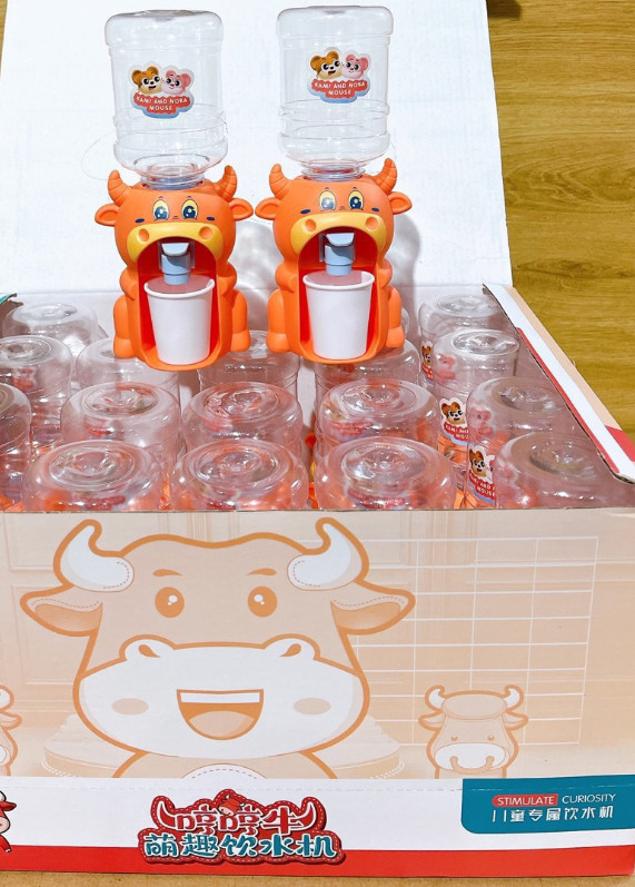 Đồ chơi bình lấy nước mini cho bé