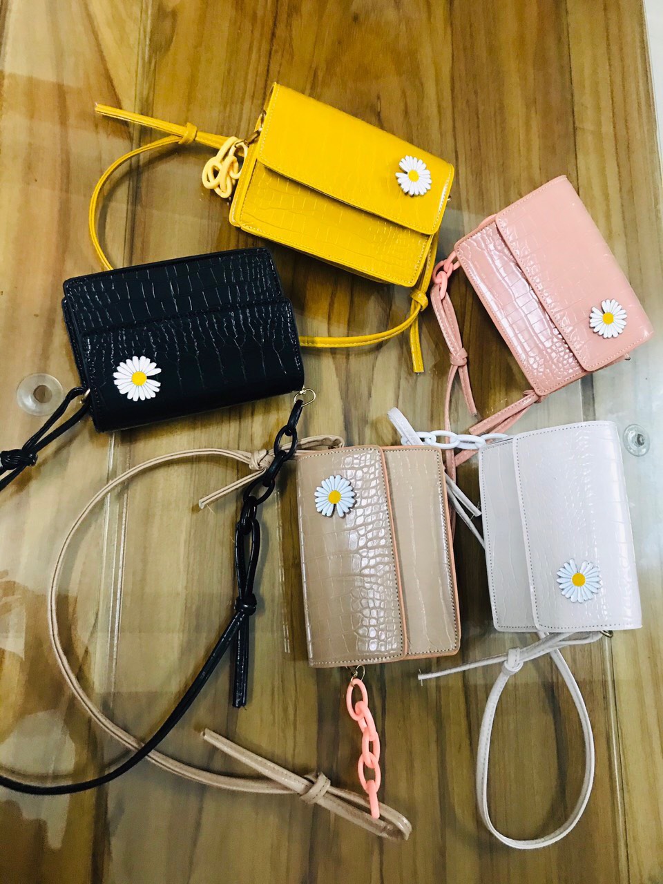 Túi nữ đeo chéo hoa cúc phối xích HL 330