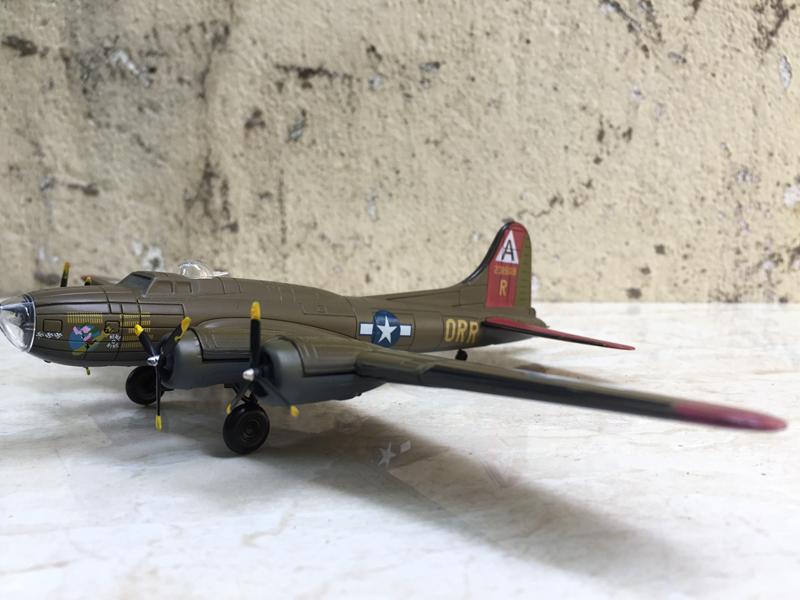 [HCM]Mô hình Máy bay ném bom B-17D 1:144