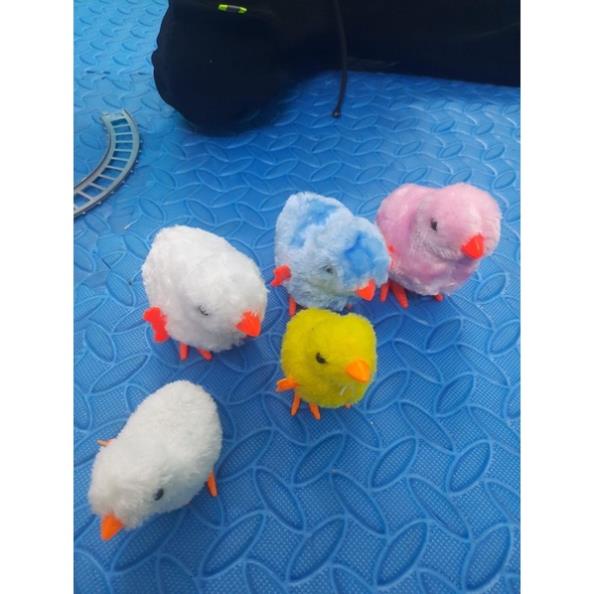 Gà con vặn cót biết chạy cho bé, Gà con chạy cót.