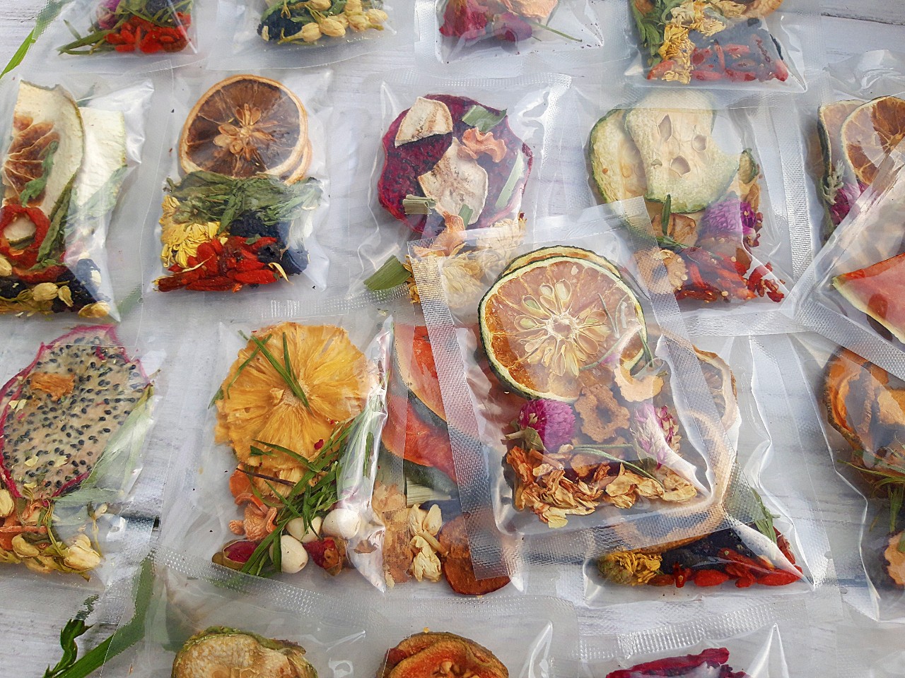{ Hot } Detox hoa quả set gồm 10 gói, 1 gói đủ 5 vị hoa quả như hình giúp giảm cân, thanh lọc cơ thể, giảm căng thẳng lo âu,giữ dáng, đẹp da