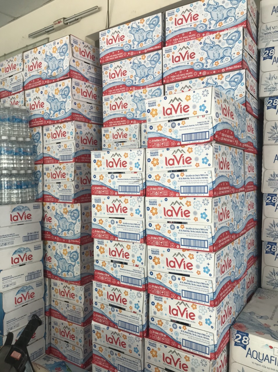 [HCM]NƯỚC KHOÁNG LAVIE THÙNG 24 CHAI 350ML