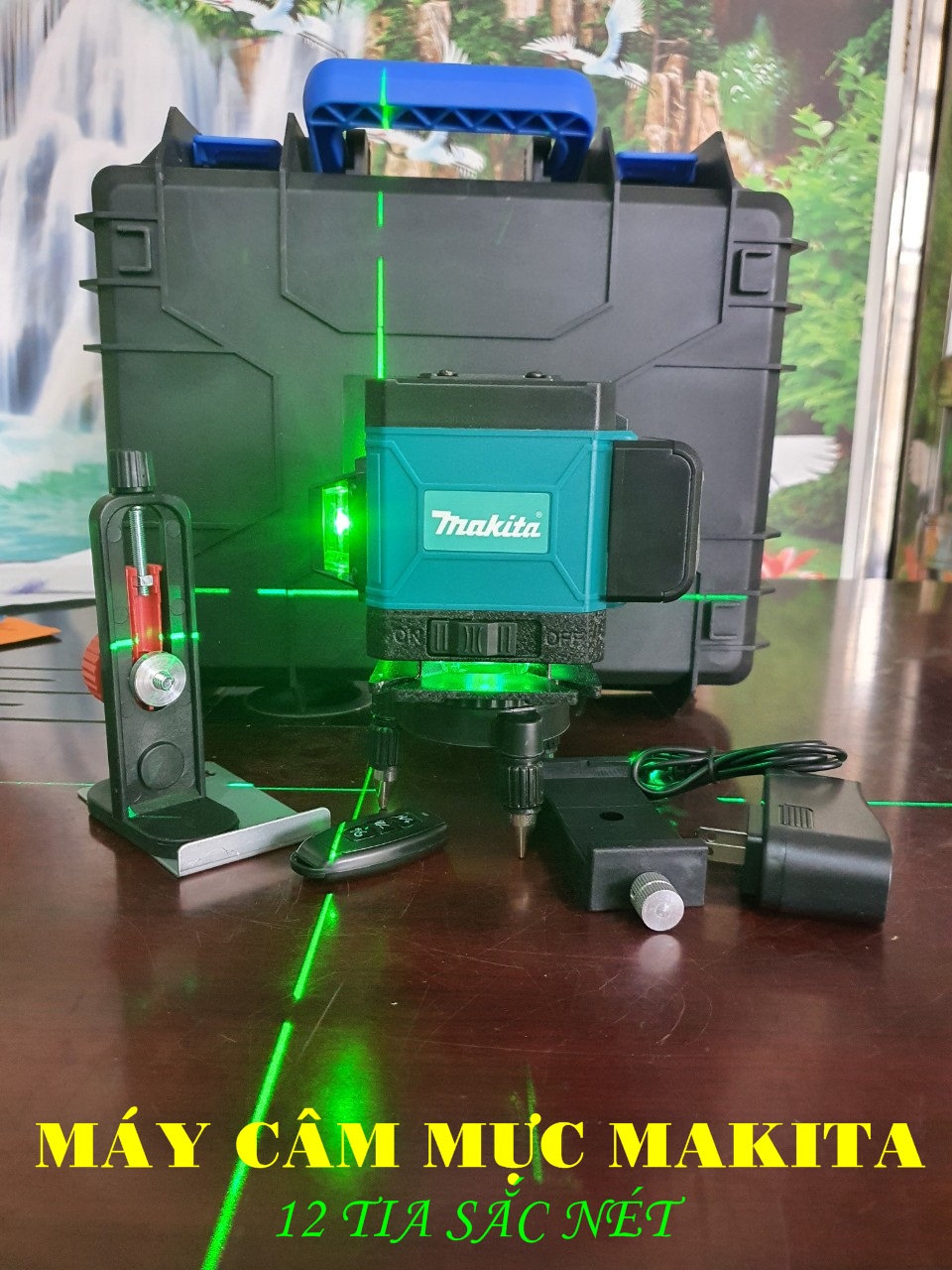 Máy cân mực bắn cốt laser MAKITA 12 tia xanh laze có điều khiển, kính, sạc, chân đế máy, hộp nhựa