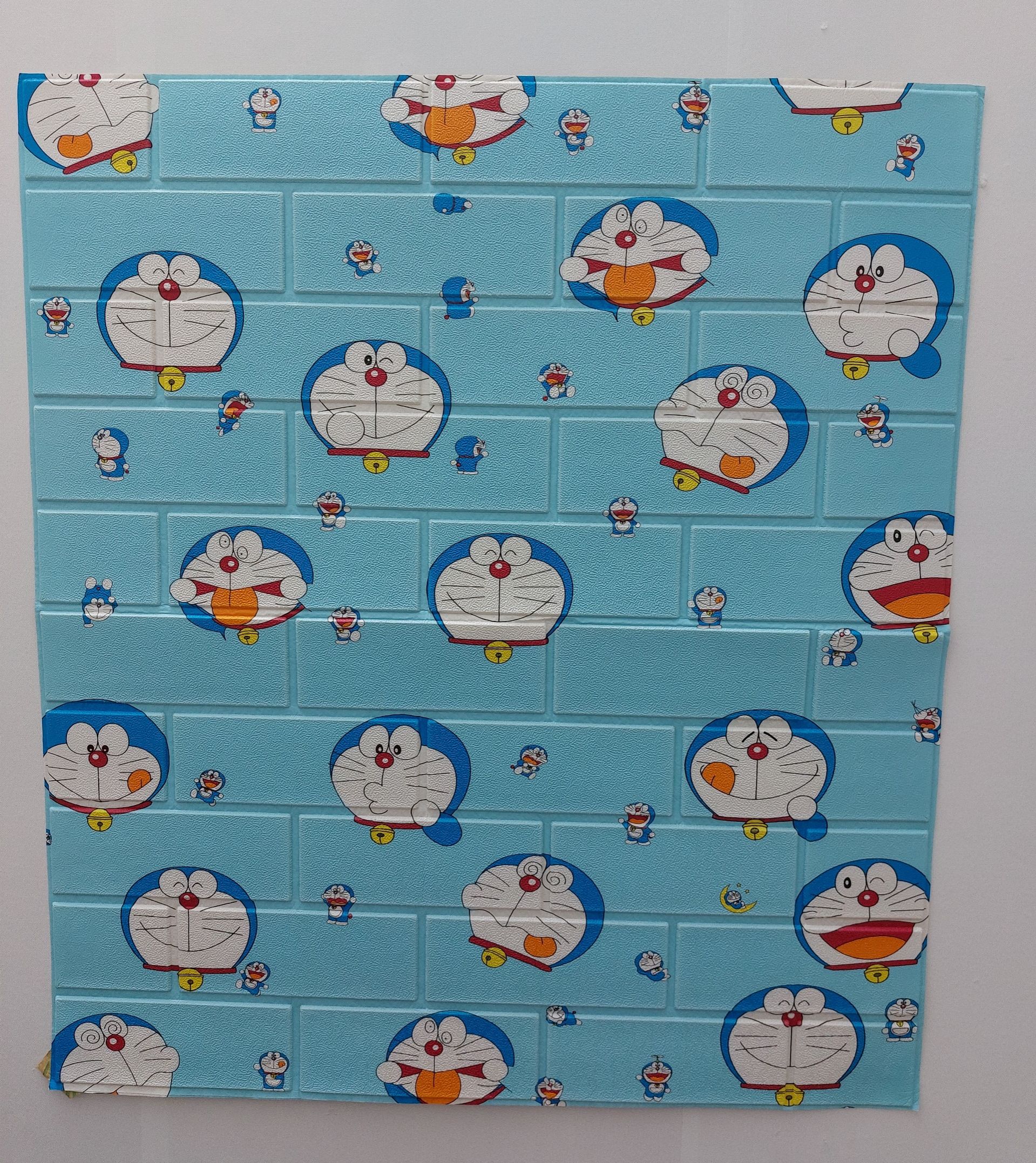 Xốp dán tường 3d hình doraemon nhiều mặt 70x77cm, sẵn keo bóc dán