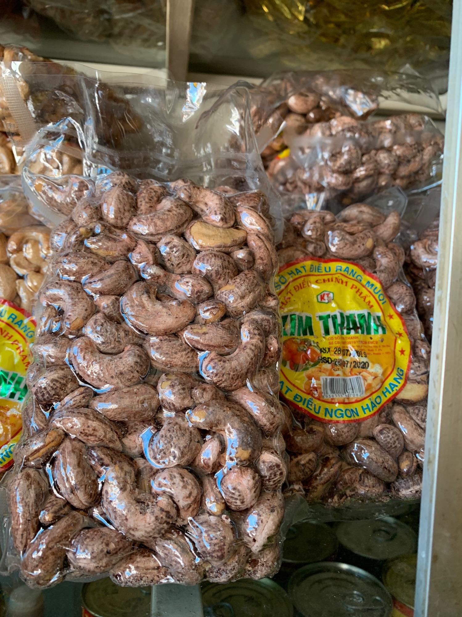 Hạt Điều Rang Muối Còn Vỏ Lụa Ép Chân Không 400G