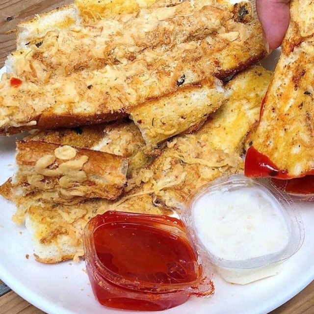 Bánh Mỳ Nướng Muối Ớt Sài Gòn