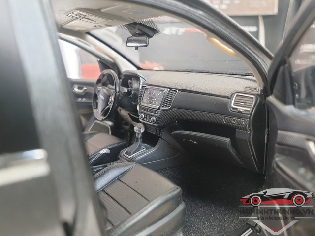 Xe mô hình Isuzu MU-X, tỉ lệ 1:18