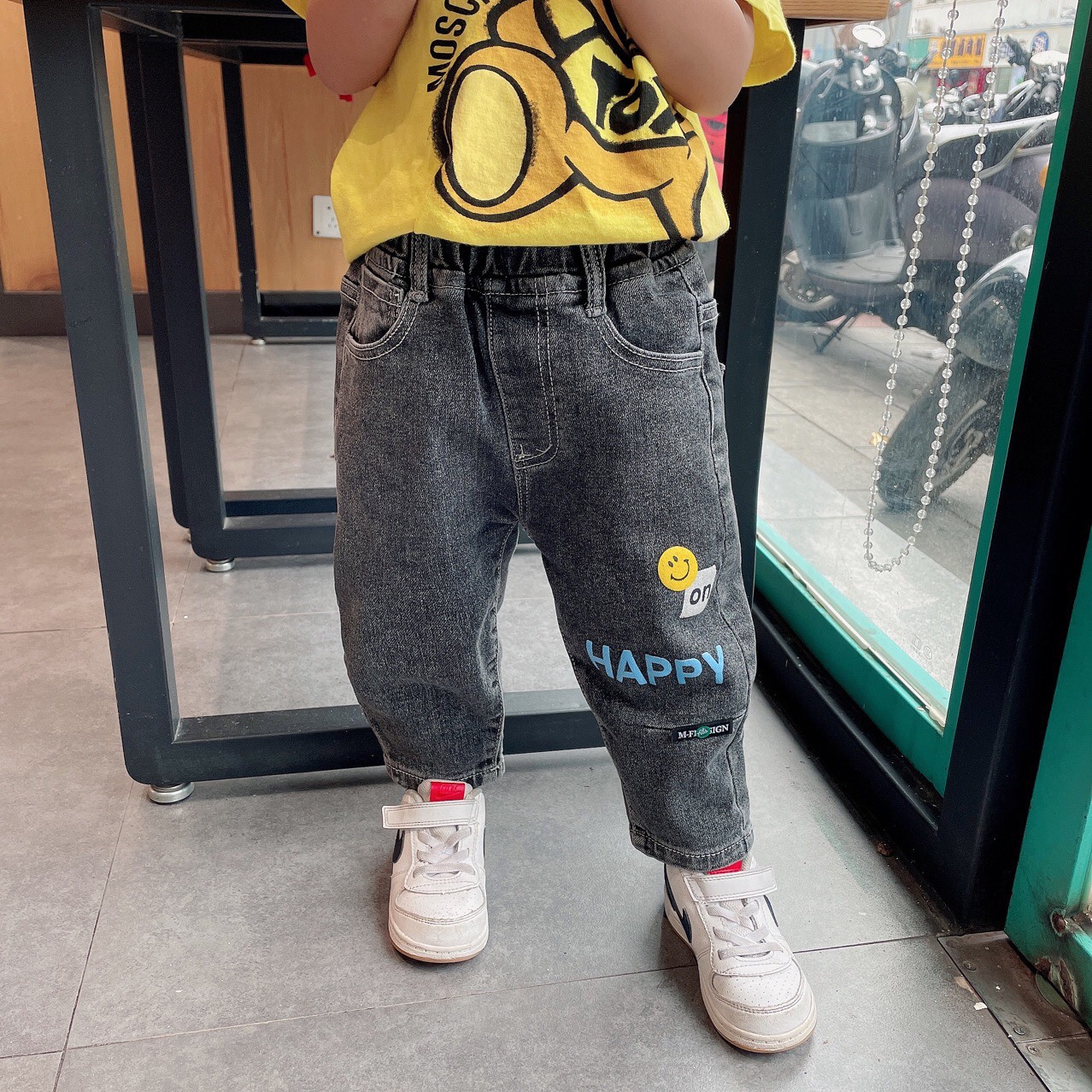 Quần bò chữ happy cho bé 10-20kg