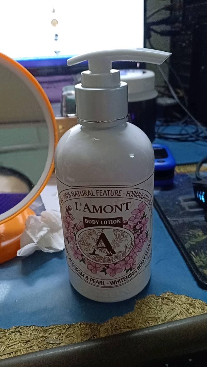 Sữa dưỡng thể Lamont Hoa Anh Đào 250ml