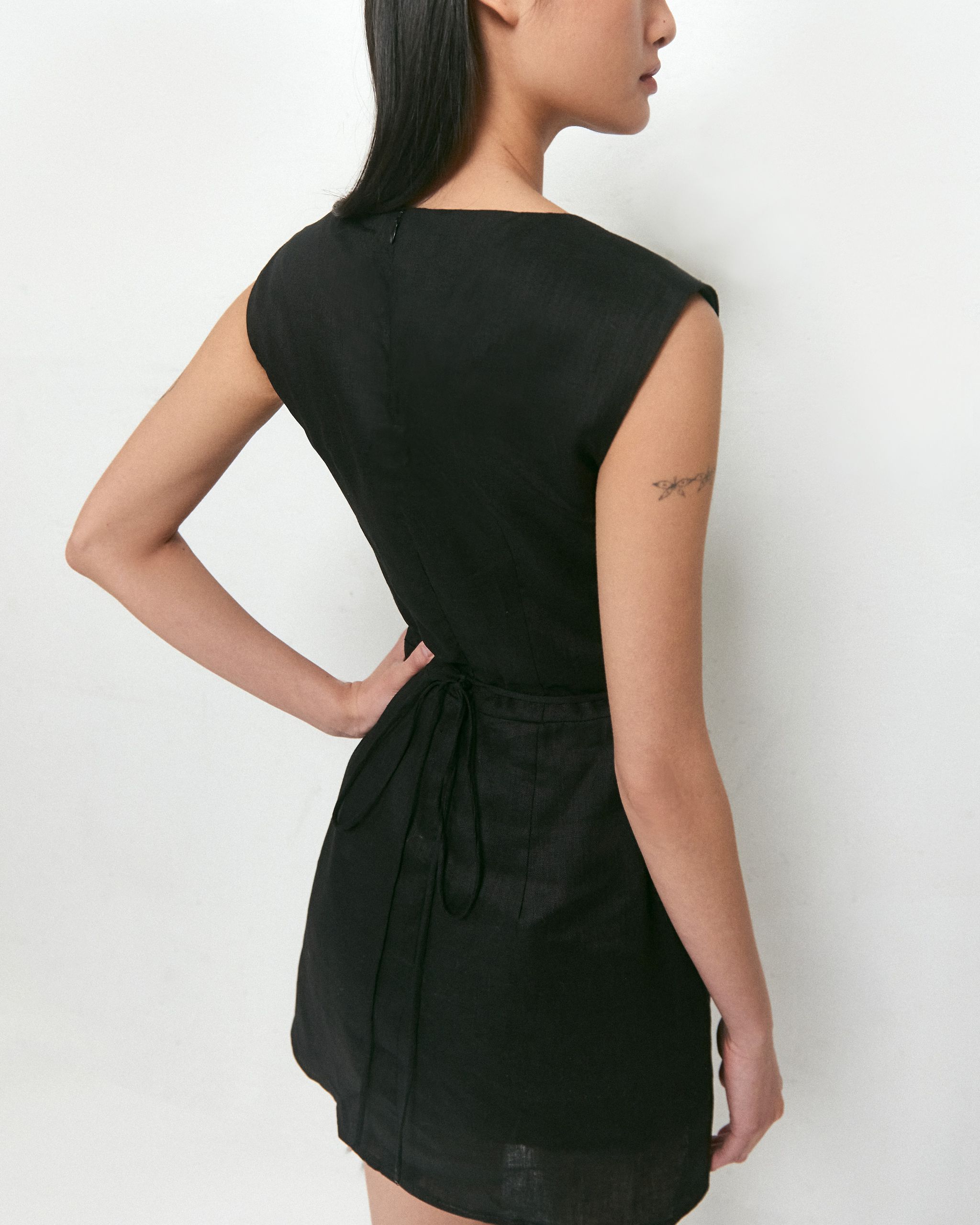 Đầm mini linen đen - 𝐍𝐈𝐀 𝐃𝐑𝐄𝐒𝐒