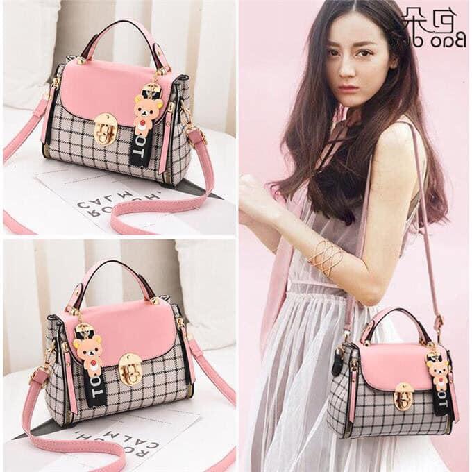 ( ẢNH THẬT) TÚI ĐEO CHÉO KẺ CARO TRẮNG ĐEN PHA MÀU KÈM MÓC GẤU HÀN QUỐC, PHUONGMART