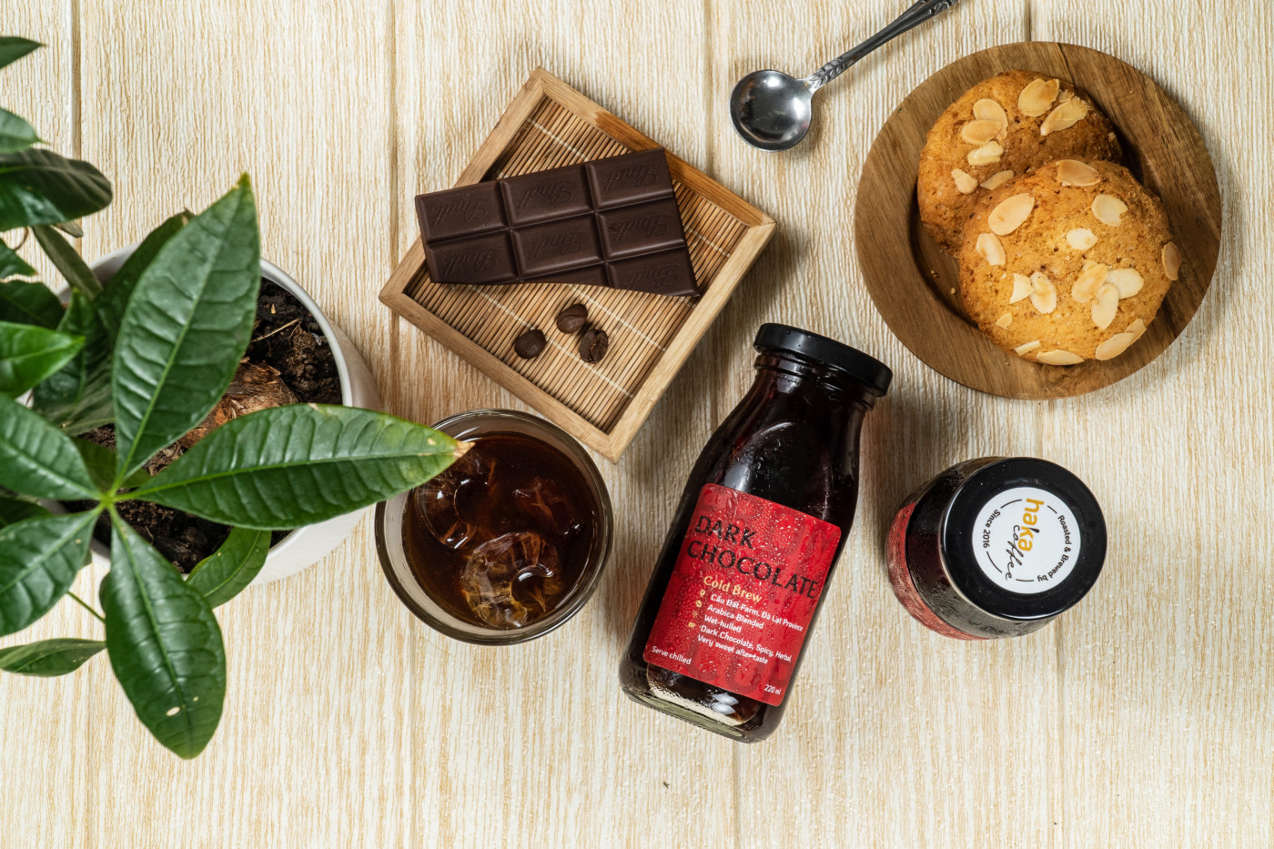CHAI THỦY TINH ĐỰNG SỮA 200ML NẮP THIẾC