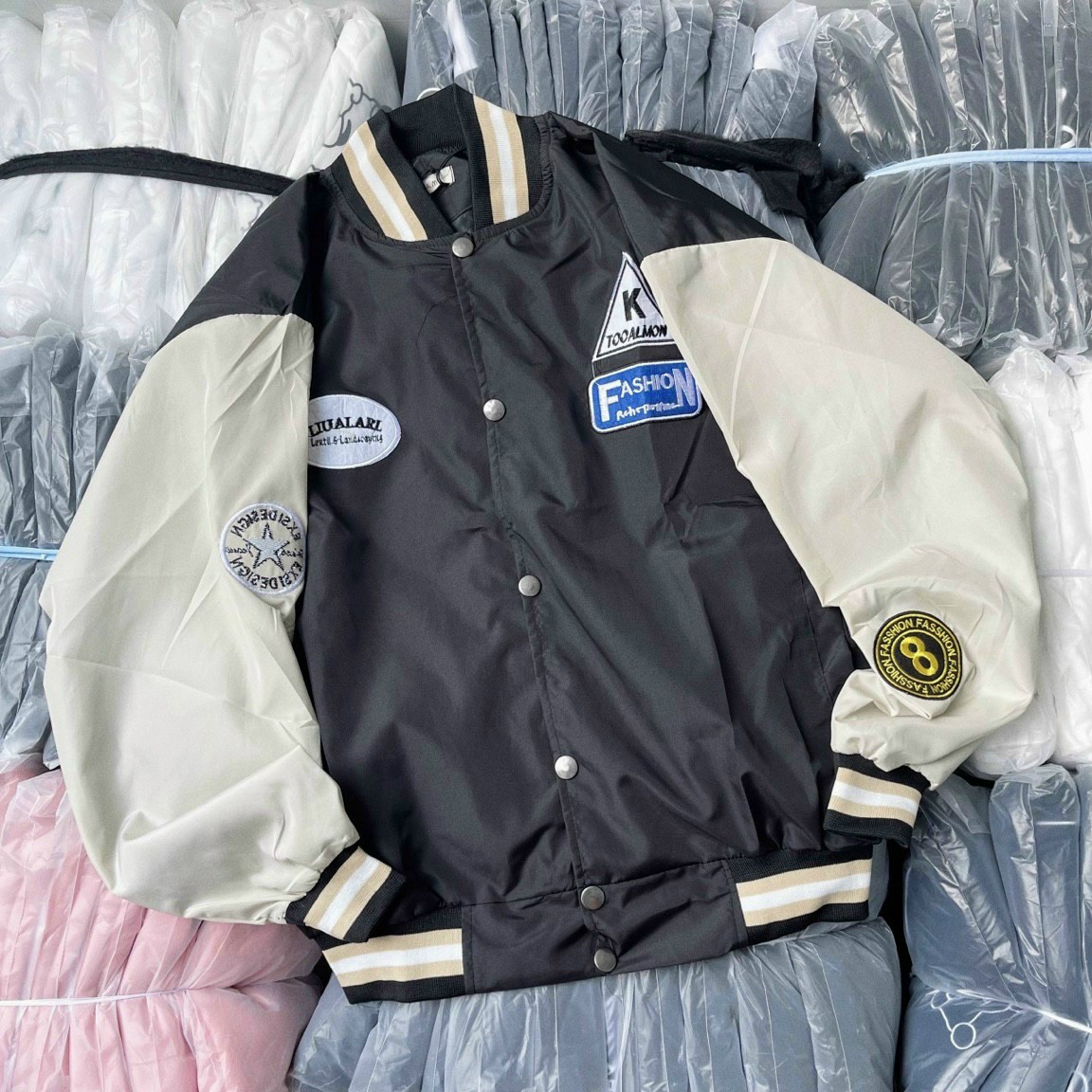 Áo khoác dù bomber nam nữ form rộng thêu logo cực xinh xắn
