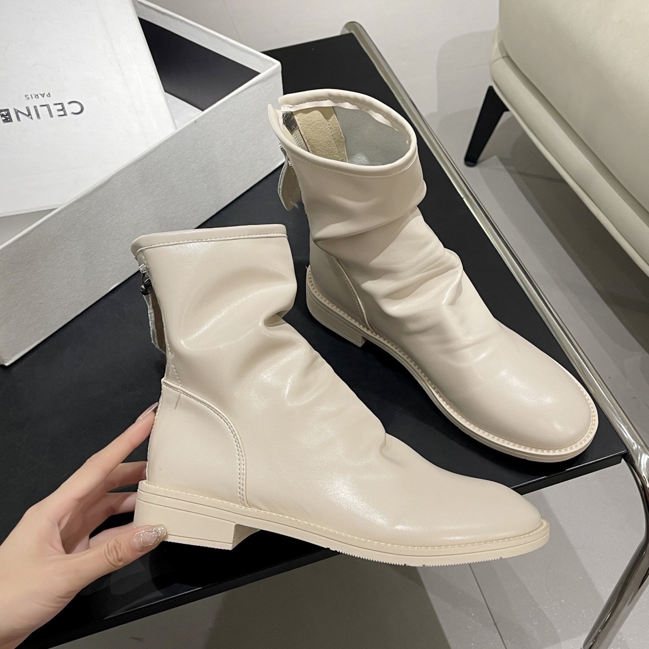 Giày bốt nữ,Boots cao cổ da nhăn đế thấp cực xinh,Bốt nữ da mềm 2 màu đen, kem ôm chân dễ mix đồ