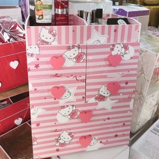 Kệ Đựng Mỹ Phẩm 5 Tầng Kitty nút trái tim