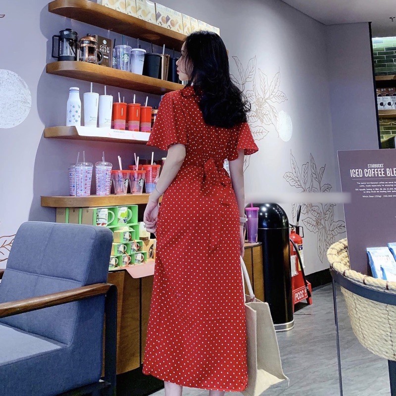 Đầm bi đỏ xẻ tà