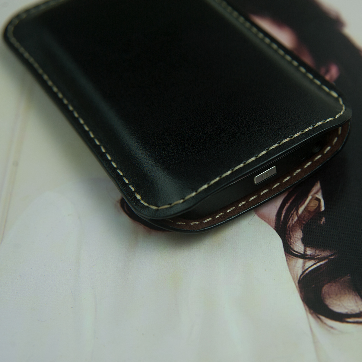 Bao da Nokia E71 dây rút - Màu Đen - Da thật nhập khẩu - Handmade