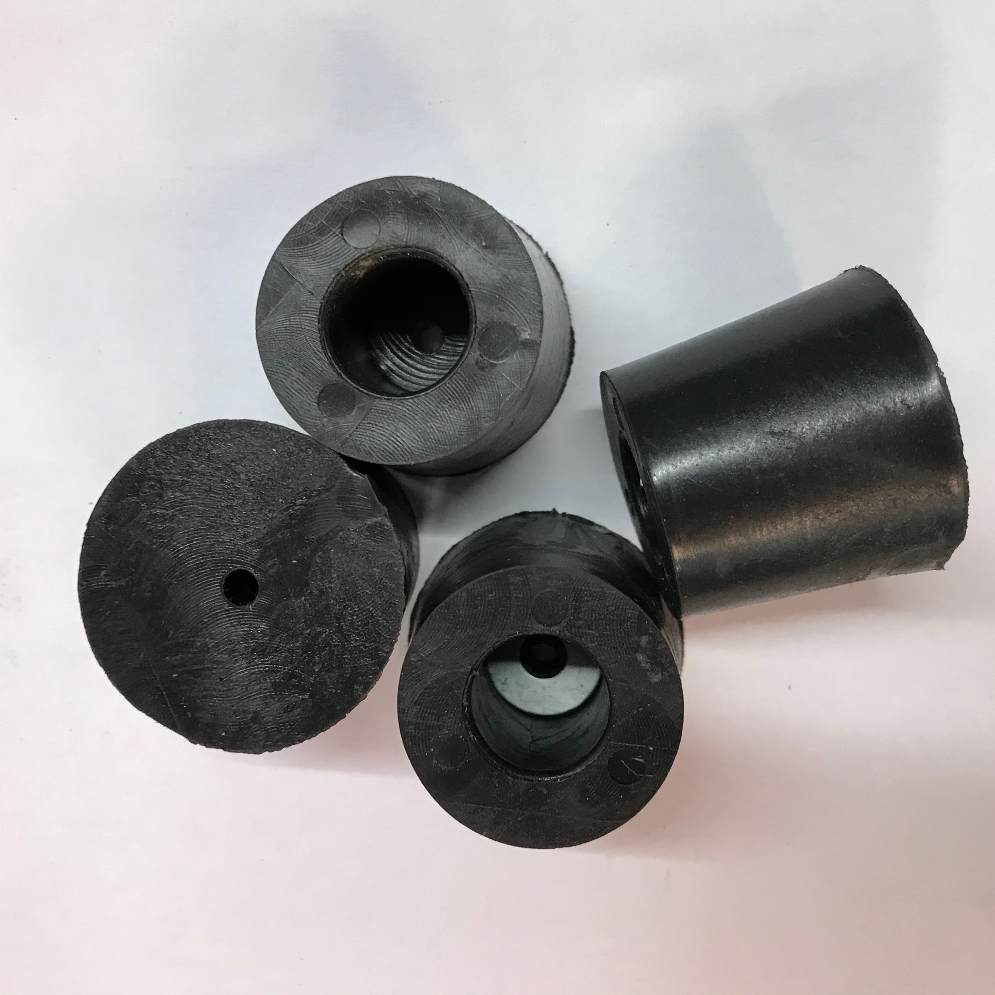 2 chiếc chân cao su giảm rung