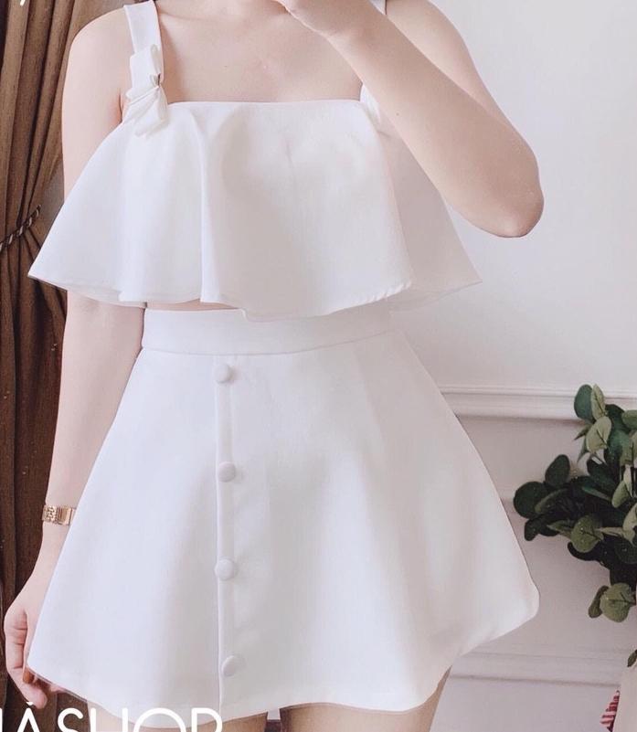 Set áo hai dây và chân váy phối nút