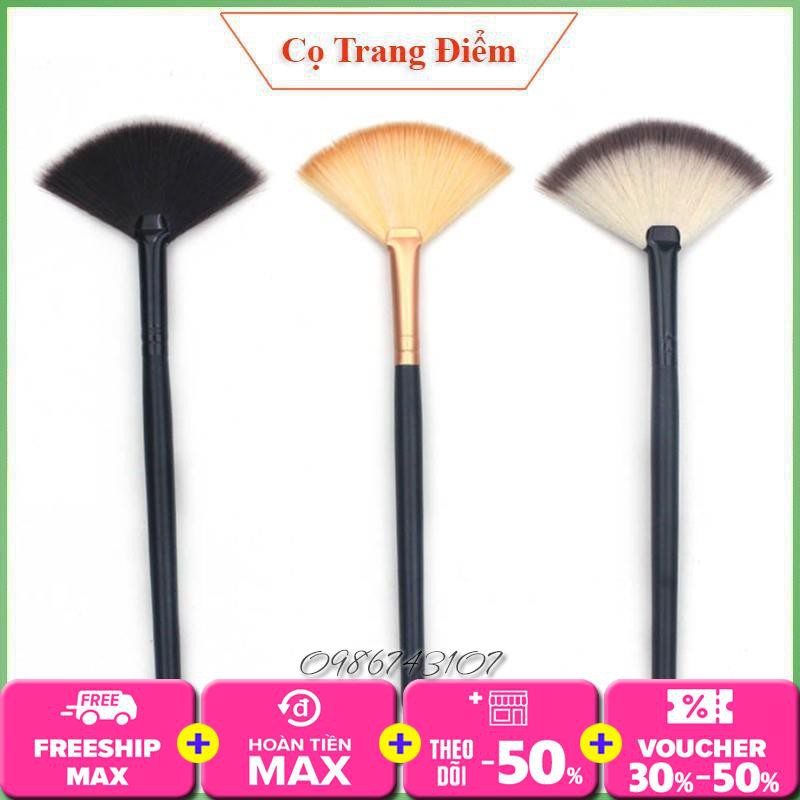 Cọ phủi phấn trang điểm hình quạt