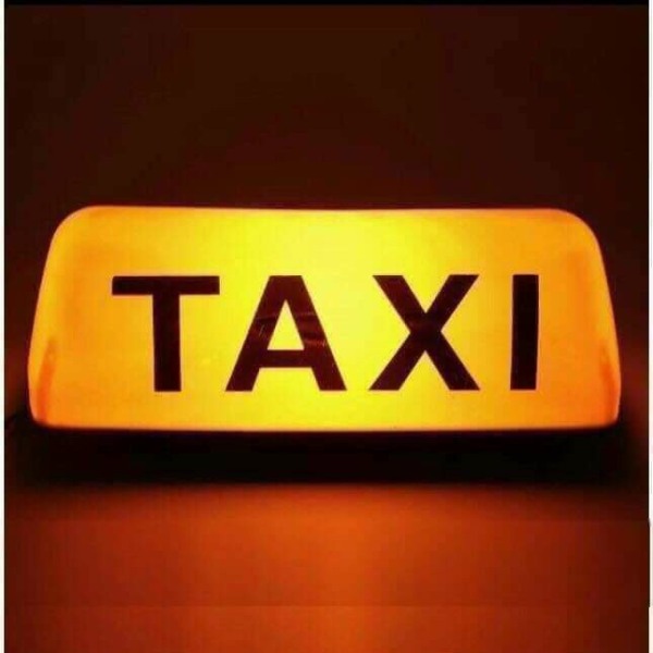 chụp mào biển báo chữ taxi cho taxi dù tự do có đèn và đế nam châm hít nóc xe