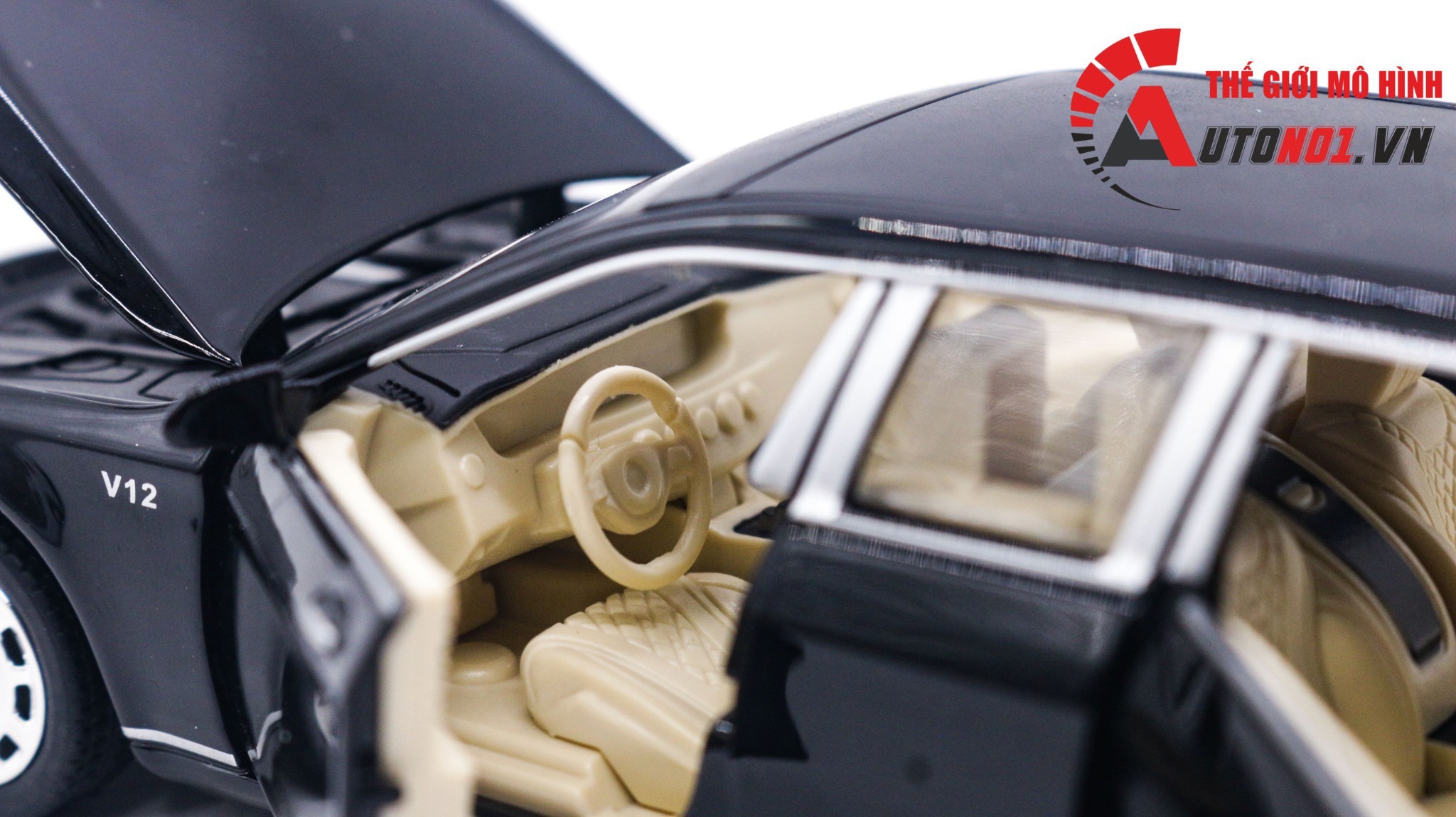 1:32 scale Mercedes Maybach S600 Pullman model