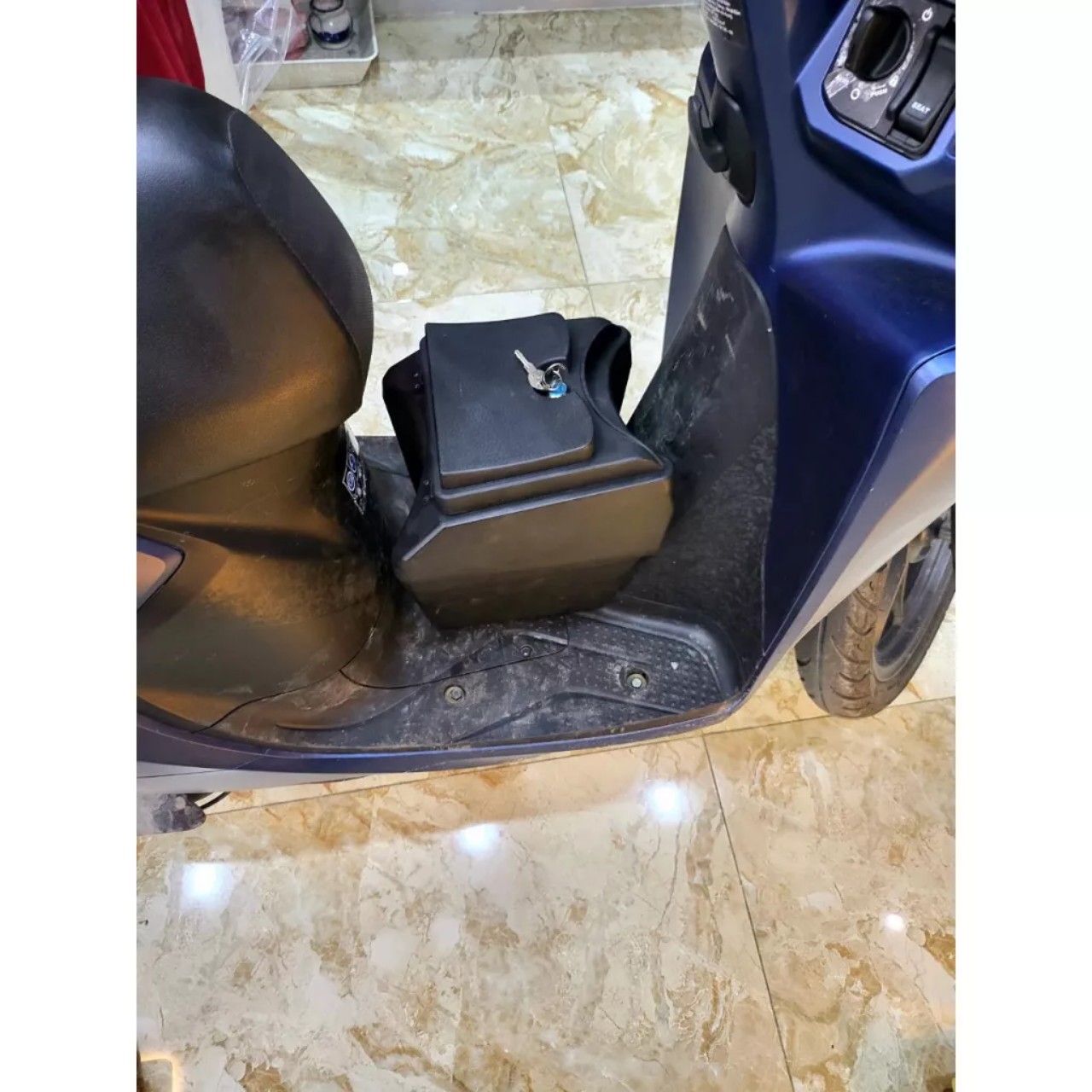 Thùng giữa để đồ gắn cho xe tay ga
