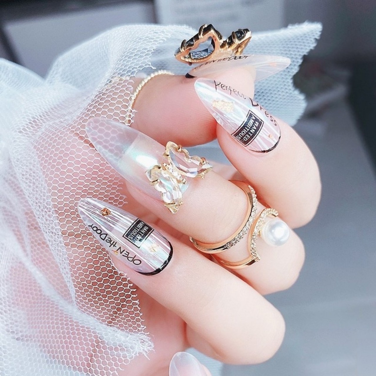 Bướm đá pha lê đính móng (combo 4 con) BYH002