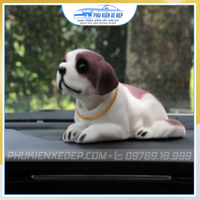Chó lắc lư trên xe hơi- Bernad