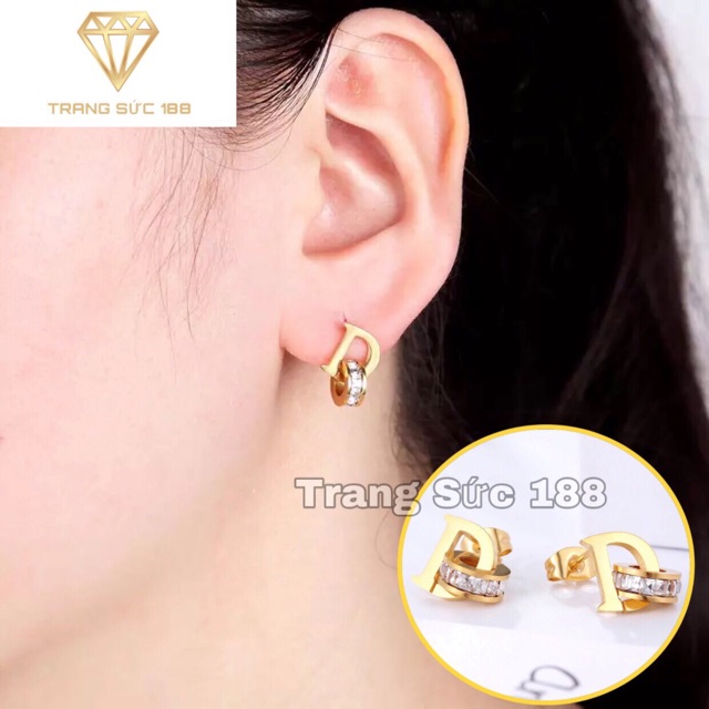 [HCM]Bông tai titan chữ D kẹp đá BTT18 sản phẩm như hình đảm bảo chất lượng hoàn toàn tốt hợp thời trang sang trọng quý phái