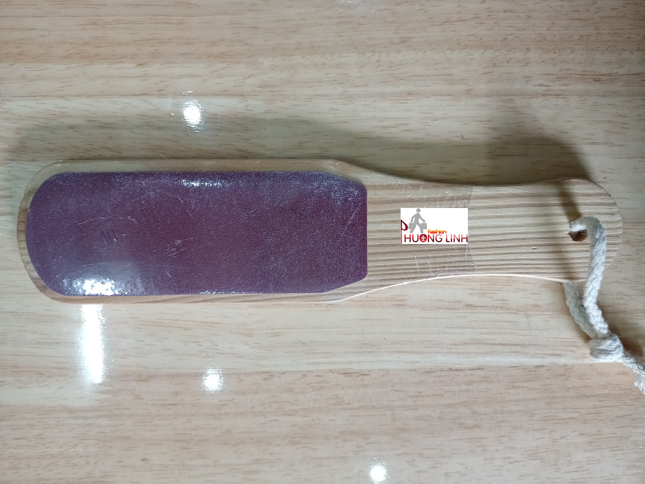 [HCM]Dụng cụ chà gót chân bằng mặt nhám cán gỗ
