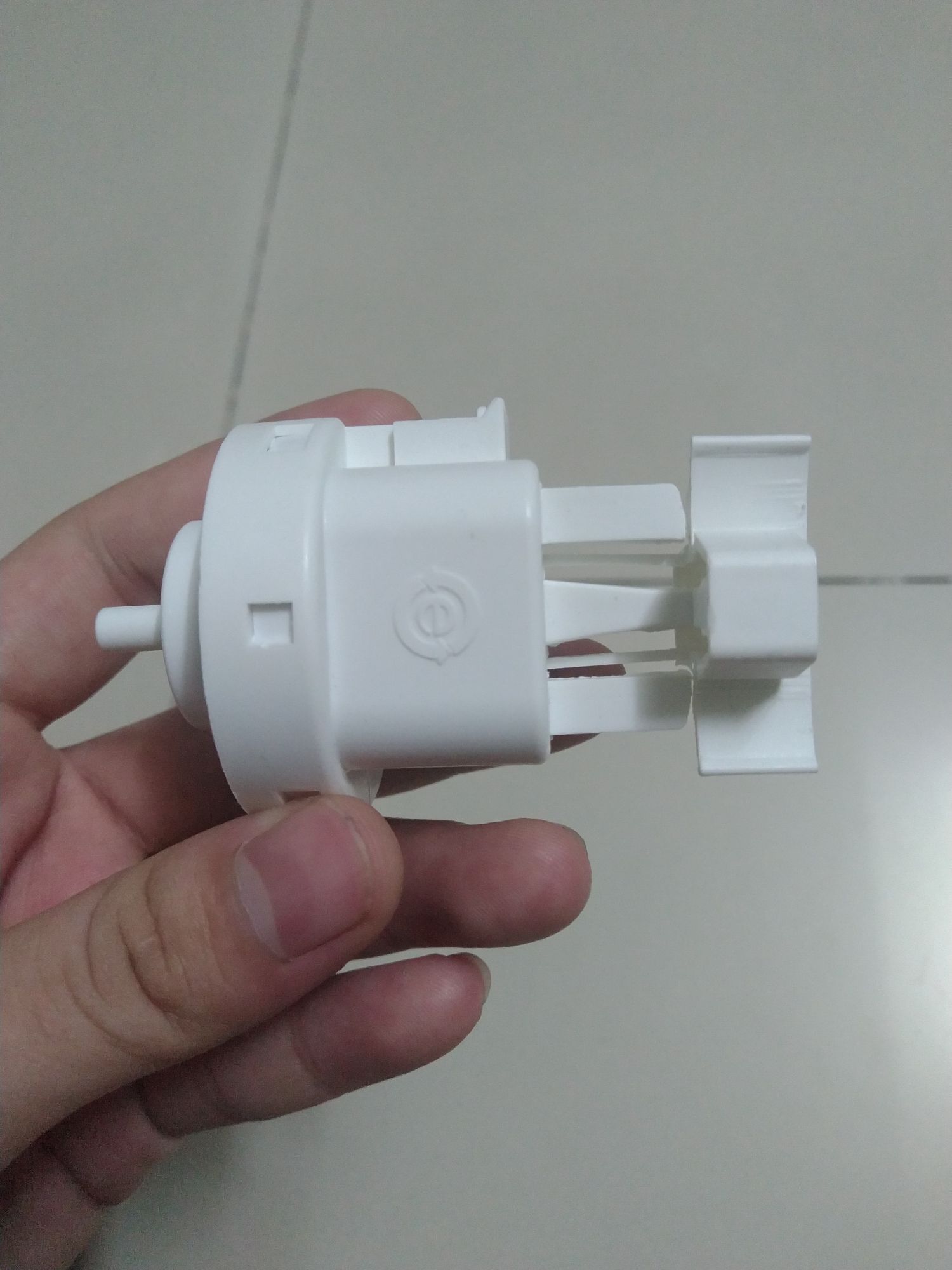 phao máy giặt Aqua màu trắng